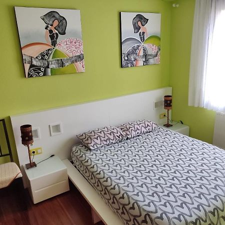 شقة Apartamento Con Piscinas كاسترو أورديالس المظهر الخارجي الصورة