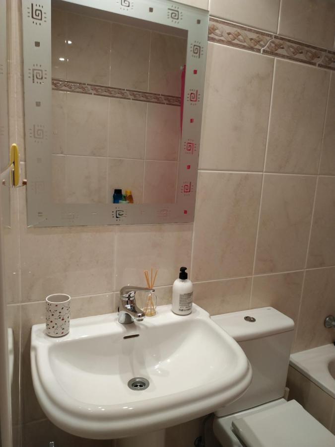 شقة Apartamento Con Piscinas كاسترو أورديالس المظهر الخارجي الصورة